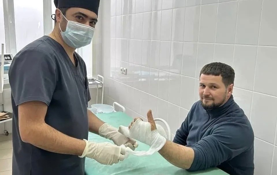 Работа с болгаркой обернулась для саратовца серьёзной травмой руки